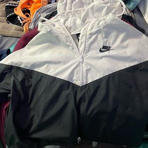 nike windbreaker crop